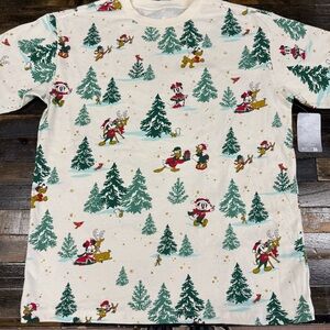 Disney Holiday Graphic Tee Christmas Print Mickey Minnie Pluto Winter Scene NWT
